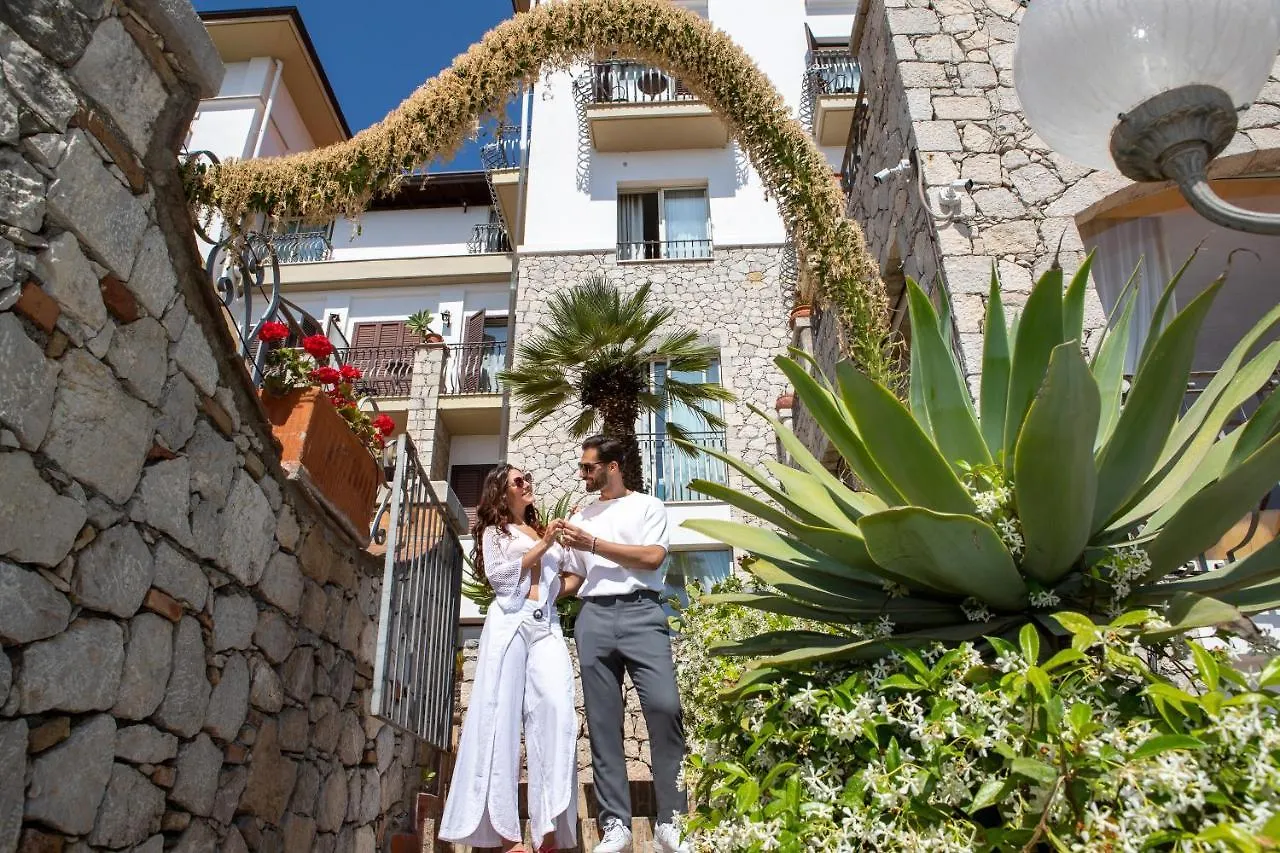 Hotel Ariston And Palazzo Santa Caterina Ταορμίνα 4*,